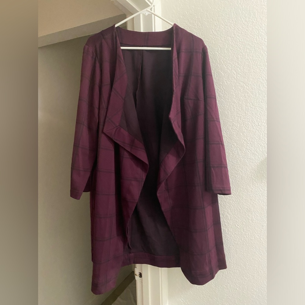Women’s cardigan.
